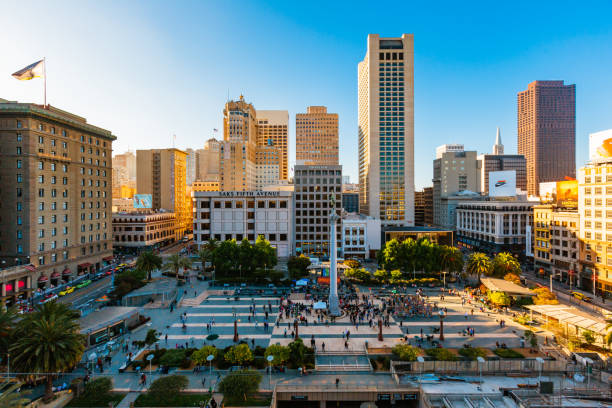 san francisco, californie, etats-unis - 3 juillet 2019: union square est une destination touristique célèbre et est entourée de boutiques de luxe. - financial district photos et images de collection