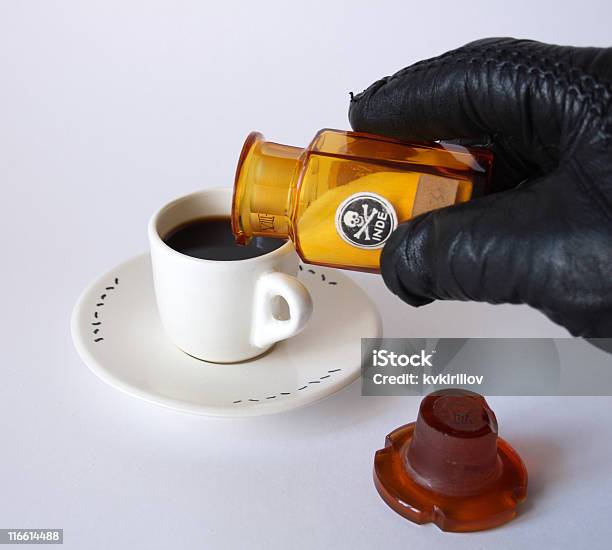 Poisoner Di Mano - Fotografie stock e altre immagini di Sostanza tossica - Sostanza tossica, Tazza, Omicidio