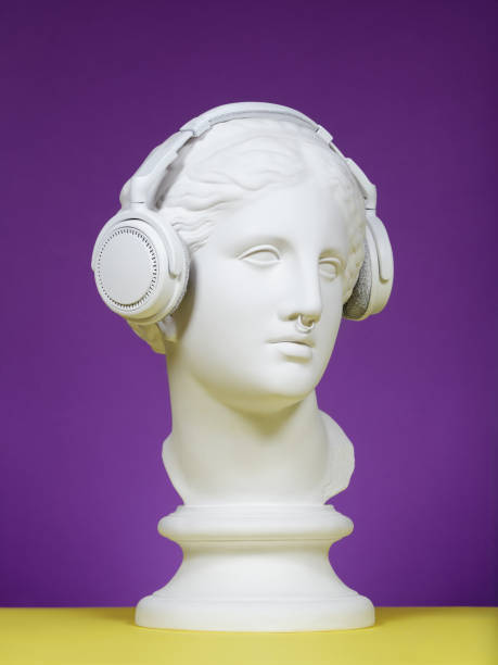 modern greek goddess with headphones - classical greek audio imagens e fotografias de stock