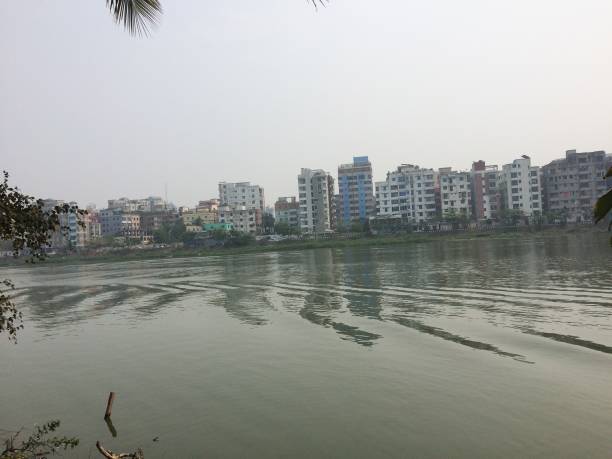 istock Gulshan Hatirjeel lake in Dhaka 1166151381