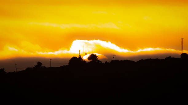 北カリフォルニアのトリニダードヘッドを見下ろす美しい夕日のカラー画像。 - humboldt county california coastline island ストックフォトと画像