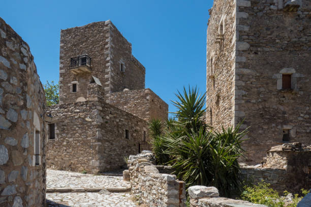 the tower houses of vathia in southern greece (peloponnesos) - mani peninsula imagens e fotografias de stock