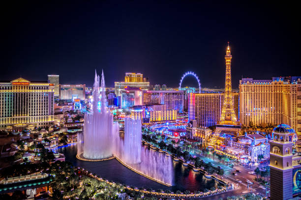 Panoramic view of Las Vegas Strip at night in Nevada Las Vegas, USA - August 19, 2018 Panoramic view of Las Vegas strip at night in Nevada. The famous Las Vegas Strip with the Bellagio Fountain. The Strip is home to the largest hotels and casinos in the world. street light photos stock pictures, royalty-free photos & images