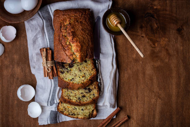 pastel de naranja casero con calabacín y chocolate - anise baked biscuit brown fotografías e imágenes de stock