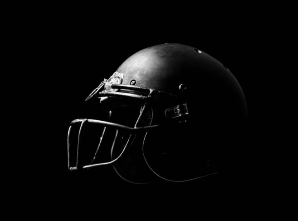casco de fútbol sobre fondo negro. - helmet child padding football helmet fotografías e imágenes de stock