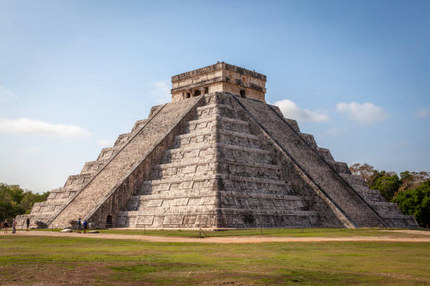 temple du kukulcan, chichén itzá, méxico - chichen itza mayan mexico steps fotografías e imágenes de stock