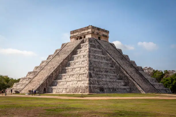 The main temple of Chichen itza, Kukulcan, Mexico