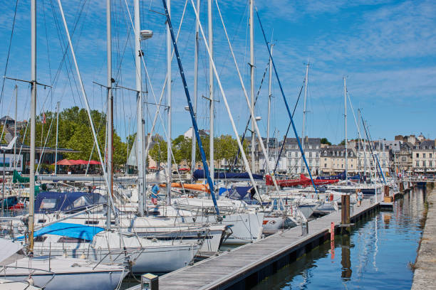 harbor of Vannes, France Vannes, France - July 11, 2019: Harbor of Vannes with view to the historic old town buildings. sailboat mast stock pictures, royalty-free photos & images