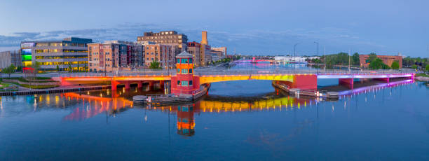 istock Green Bay, Ray Nitschke Memorial Bridge Illuminated At Twilight 1166272331