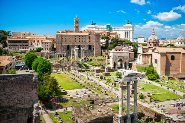 foro romano, roma - tempio di saturno foto e immagini stock