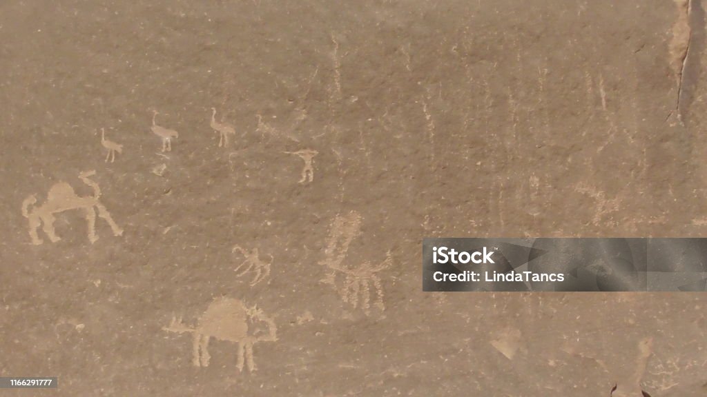 Petroglyphs in Wadi Rum, Jordan Widespread petroglyphs testify to 12,000 years of human occupation in Wadi Rum. Ancient Stock Photo