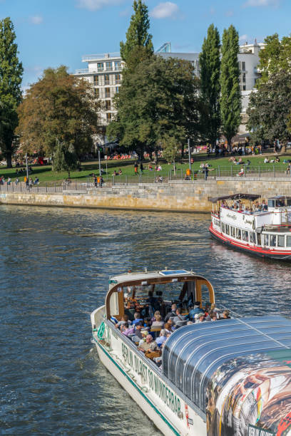 vertical view of tourist boats at the spree river during the daylight, near the busy james simon park, the museum island and the cathedral of berlin - berlin cathedral berlin germany museum island sunlight imagens e fotografias de stock