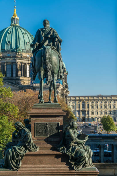 zoomed in view of the equestrian statue of frederick william iv with the facade of the alte nationalgalerie and the cathedral berlin dom in the background - berlin cathedral berlin germany museum island sunlight imagens e fotografias de stock