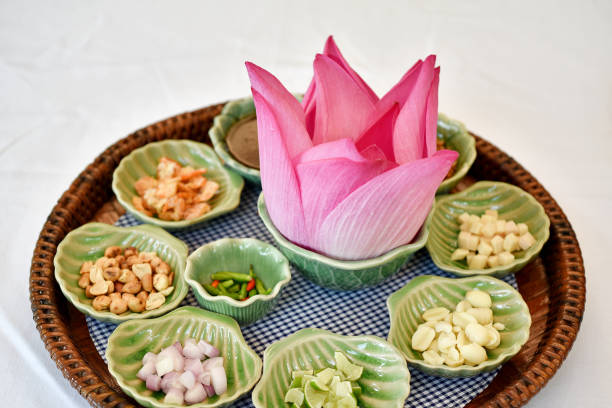 thai traditional food, asian raw healthy appetizer, miang kham lotus petals-wrapped, salad stater refreshing with herbal nutrient. - stater imagens e fotografias de stock