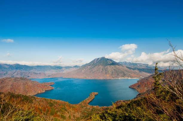 秋の季節に美しい南台山と中禅寺湖の航空写真、日光、栃木、日本 - nature environmental conservation red japanese maple ストックフォトと画像