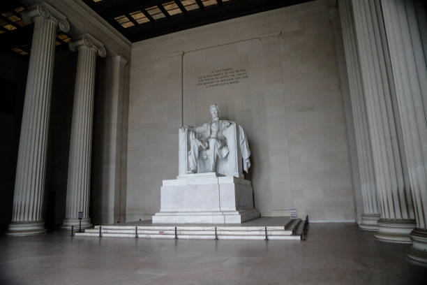 istock Lincoln Memorial Interior (with no people) 1166341403