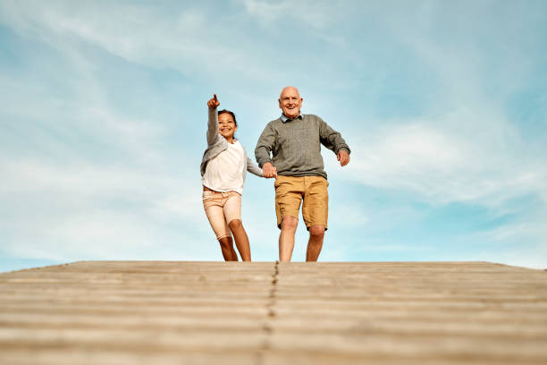 to, gdzie jesteśmy na czele wyskakuje! - beach family boardwalk footpath zdjęcia i obrazy z banku zdjęć