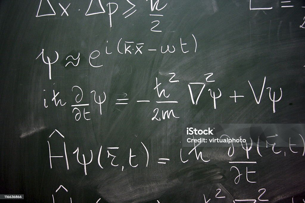 Equações em um quadro Negro - Foto de stock de Fotografia - Imagem royalty-free