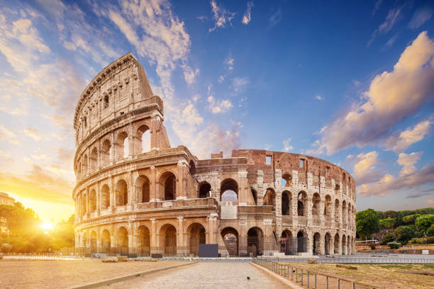 coliseo o anfiteatro flavio (anfiteatro flavio o coliseo), roma, italia. - imperial italy rome roman forum fotografías e imágenes de stock
