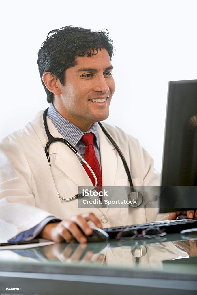 笑う若い医者 - よそいきの服のロイヤリティフリーストックフォト