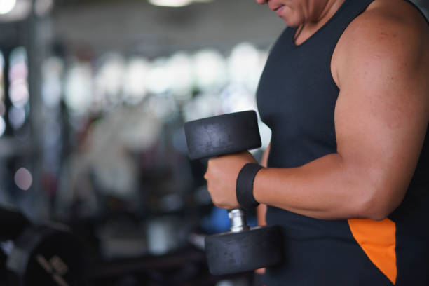 azjata ćwiczy na siłowni, fitness, zdrowie, dobre ciało. - men black body building african descent zdjęcia i obrazy z banku zdjęć