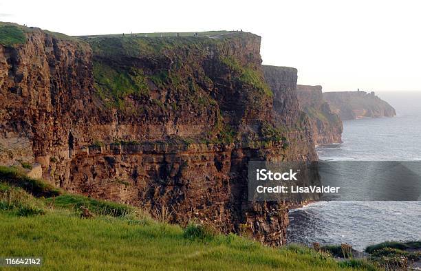 Cliffs Of Moher Stockfoto und mehr Bilder von Am Rand - Am Rand, Atlantik, Cliffs of Moher