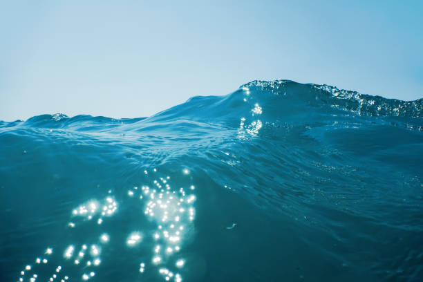 fondo de agua del océano, ola de cerca - ripple nature water close to fotografías e imágenes de stock