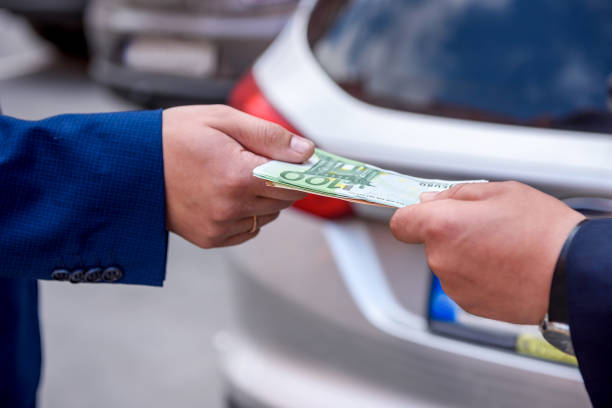 Male hands with euro banknotes against car Male hands with euro banknotes against car cash for cars stock pictures, royalty-free photos & images