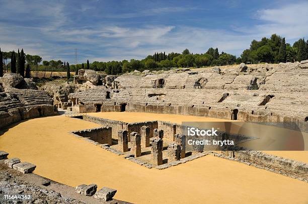 Amphitheatre Из Itálica Археологическая Сложных Santiponce Испания — стоковые фотографии и другие картинки Севилья