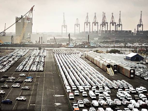 コンテナクレーンを使用した壮大な産業ビュー - new jersey usa commercial dock cityscape ストックフォトと画像