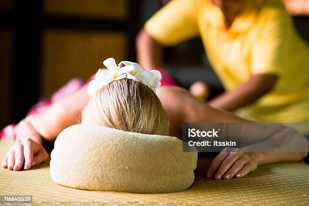 Massage Stockfoto und mehr Bilder von Abmachung - Abmachung, Alternative Behandlungsmethode, Beige