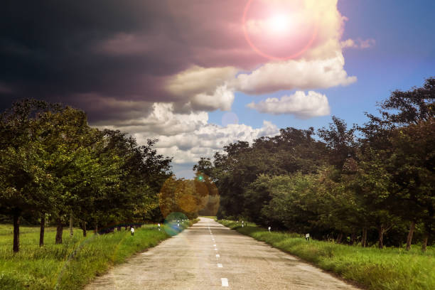 a storm front is coming - storm summer forest cloudscape imagens e fotografias de stock