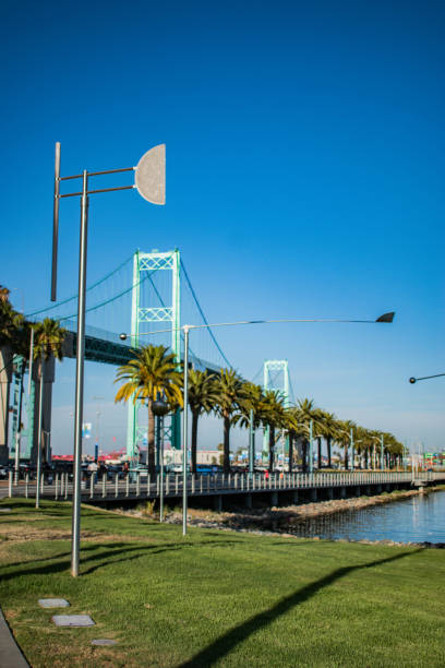 вид на мост винсента томаса в сан-педро в течение дня - vincent thomas bridge стоковые фото и изображения