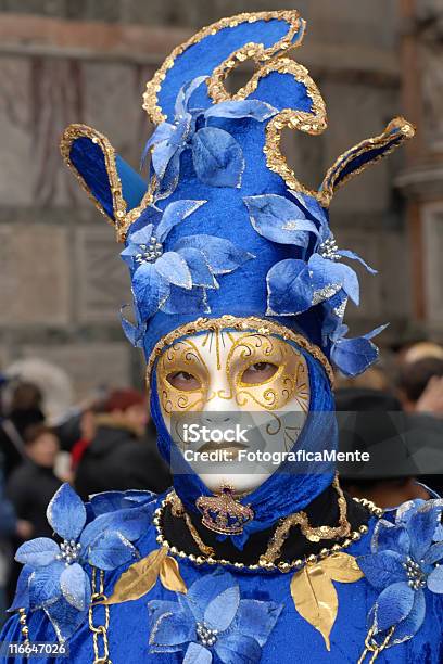 Carnaval De Venecia De Baile Foto de stock y más banco de imágenes de Adulto - Adulto, Amarillo - Color, Azul
