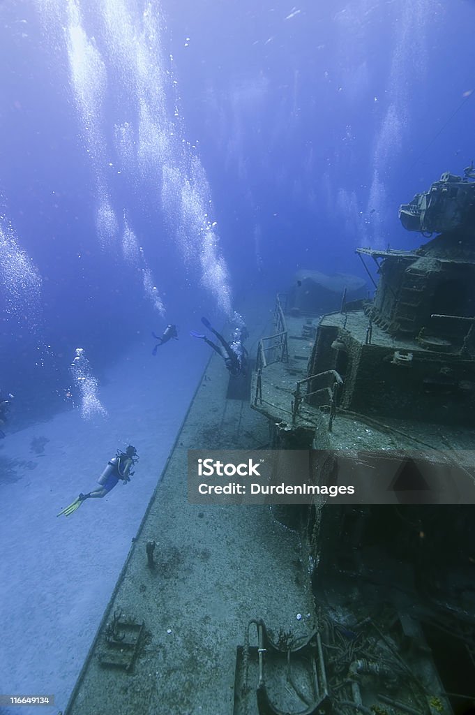Buzos explorar naufragio - Foto de stock de Historia libre de derechos