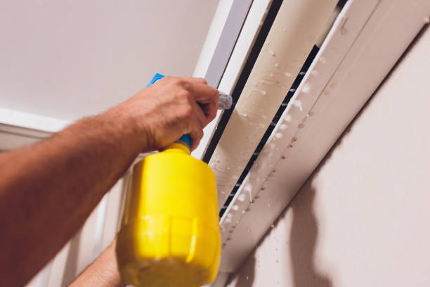 istock Male technician cleaning air conditioner indoors. service 1166511436