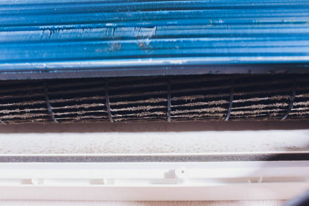 istock Male technician cleaning air conditioner indoors. service 1166511757