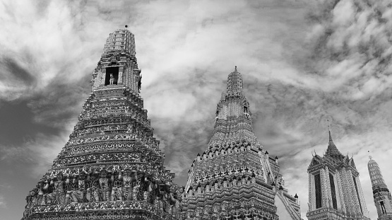 Wat Arun Ratchawararam Ratchawaramahawihan , locally known as Wat Chaeng, is situated on the west (Thonburi) bank of the Chao Phraya River. It is easily one of the most stunning temples in Bangkok