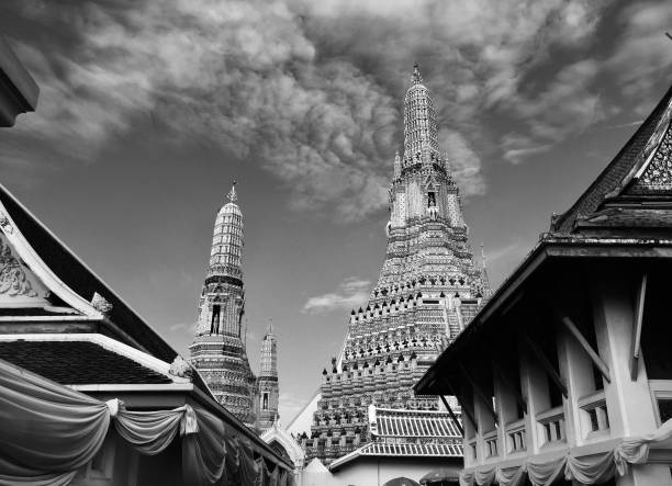 Wat Arun Ratchawararam Ratchawaramahawihan , locally known as Wat Chaeng, is situated on the west (Thonburi) bank of the Chao Phraya River. It is easily one of the most stunning temples in Bangkok