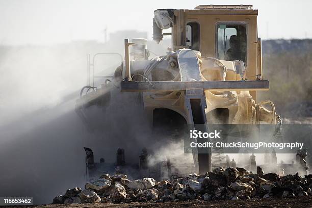 Construção De Estrada Excavation Buldózer Motoniveladora - Fotografias de stock e mais imagens de Exploração Mineira