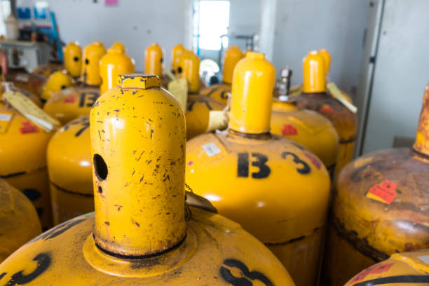 tappo bombola gas cloro, regolatore protettore - sulfuric foto e immagini stock