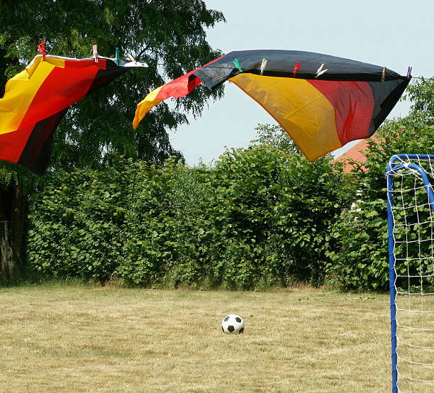 pequeno campo de futebol com bola e bandeira nacional alemã, golo - photography starbucks flag sign imagens e fotografias de stock