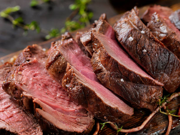 cervo, alce sirloin tip roast - roast beef meat roasted beef foto e immagini stock