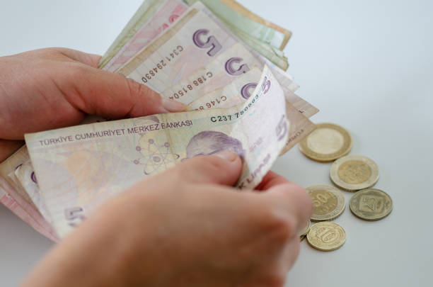 istock The woman is counting turkish 1166615245