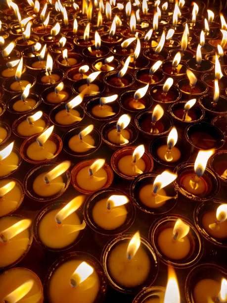 butter lamps na empresa swayambhunath stup - concepts and ideas kathmandu swayambhunath tibet - fotografias e filmes do acervo