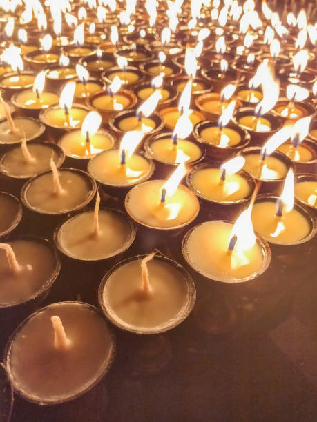 butter lamps na empresa swayambhunath stup - concepts and ideas kathmandu swayambhunath tibet - fotografias e filmes do acervo