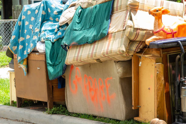 istock A pile of garbage on the curb 1166628738