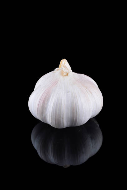 Garlic with reflection on black background Garlic with reflection on black background acrid taste stock pictures, royalty-free photos & images