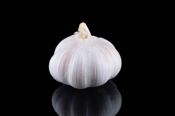Garlic with reflection on black background Garlic with reflection on black background acrid taste stock pictures, royalty-free photos & images