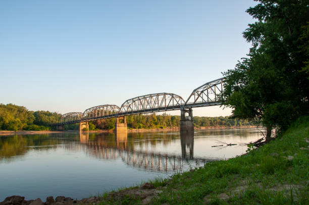istock Abandoned Indiana to Illinois Bridge 1166700218